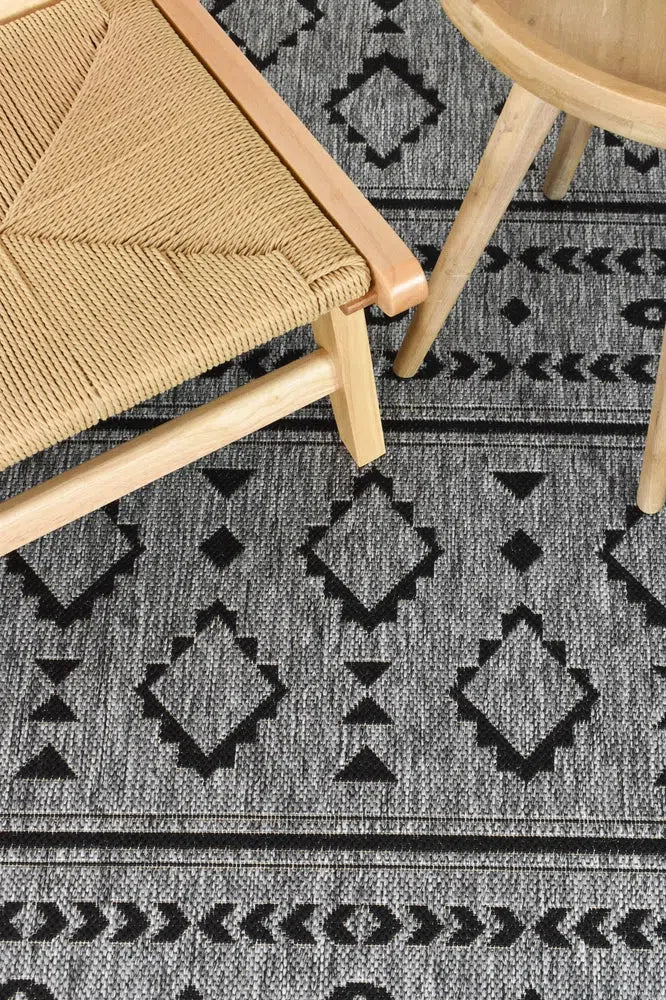 Alaska Indoor Outdoor 33 Dark Grey Rug - Image 10