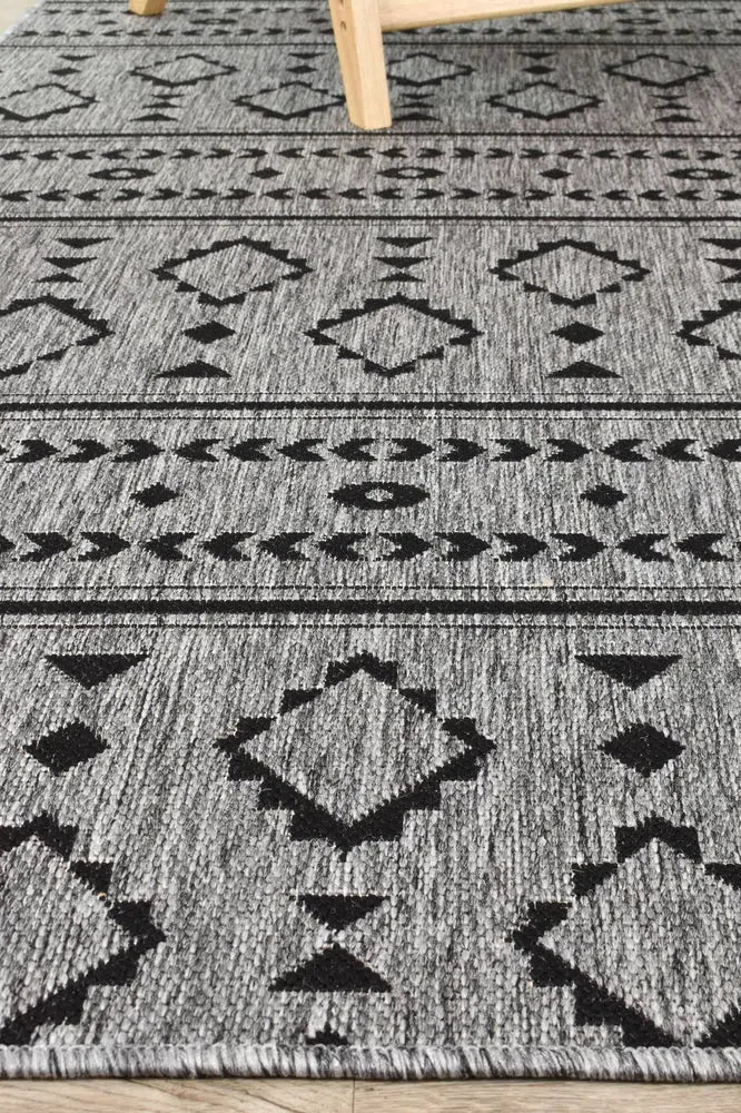 Alaska Indoor Outdoor 33 Dark Grey Rug - Image 6