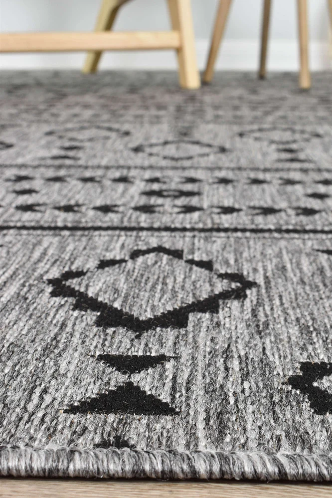 Alaska Indoor Outdoor 33 Dark Grey Rug - Image 7