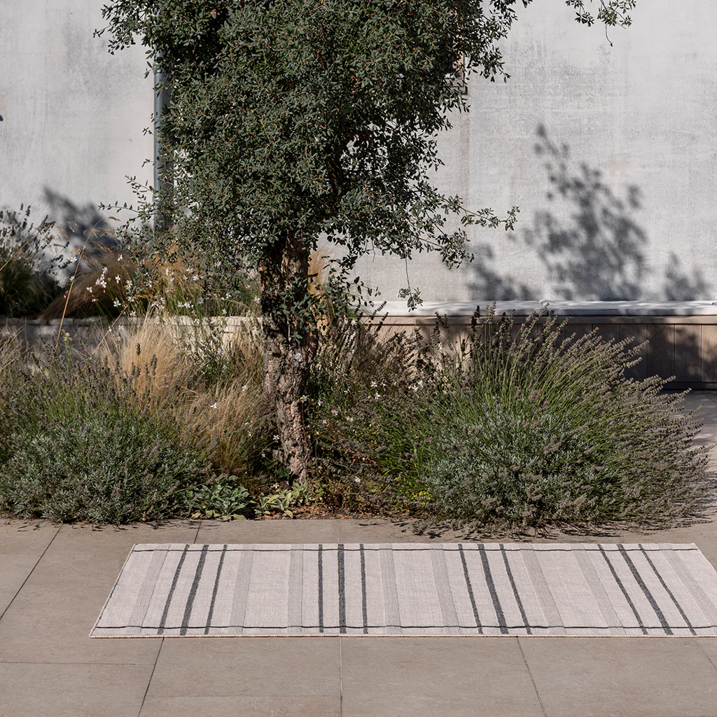 Brink & Campman Zona Charcoal Line 497605 Outdoor Rug - Image 6