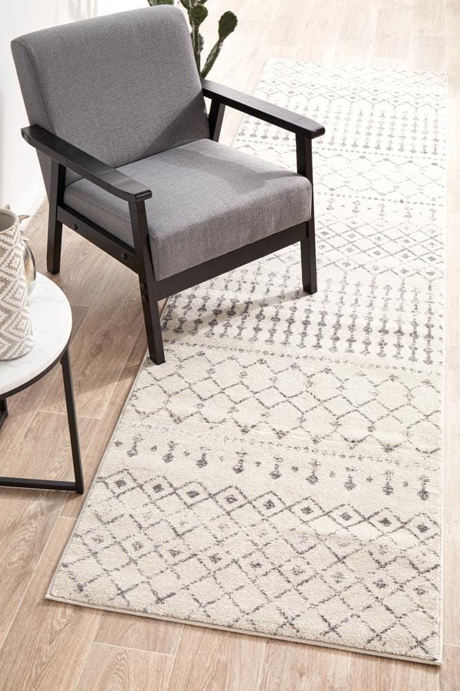 Chrome Elsa Silver Runner Rug - Image 3