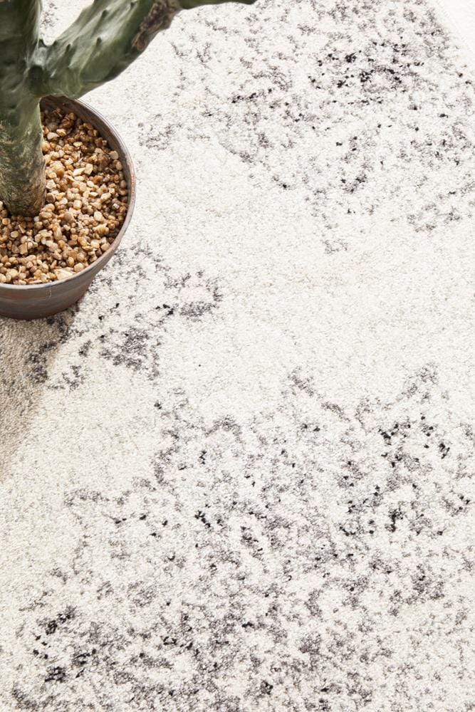 Chrome Rita Silver Runner Rug - Image 8