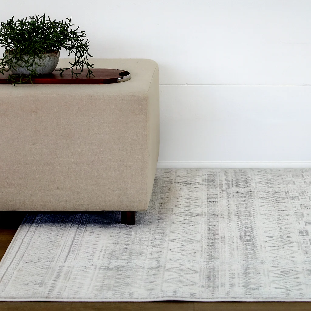 Ikop Light Grey and White Traditional Distressed Rug - Image 3