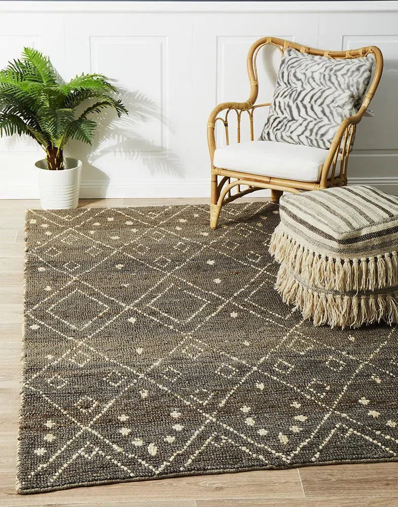 Kenya Misu Hand Woven Tribal Jute Rug - Image 3