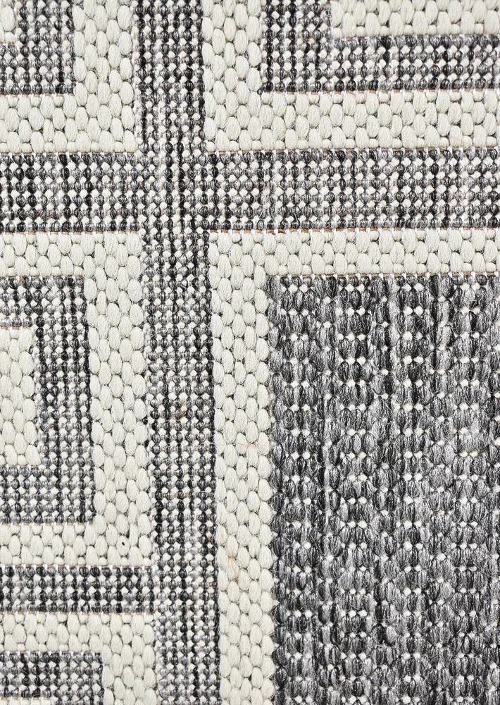 Alaska Indoor Outdoor 81 Light Grey Rug - Image 5