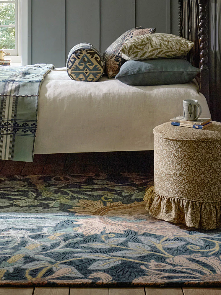 Morris & Co Honeysuckle & Tulip Teal 130407 Rug - Image 3