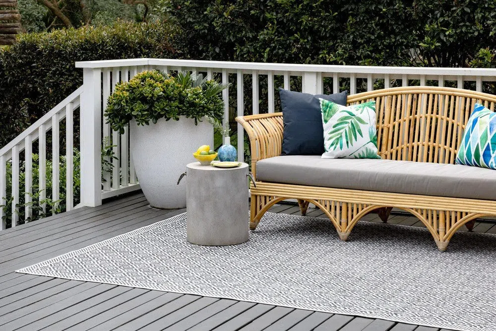 Moti Black & White Outdoor Rug - Image 9