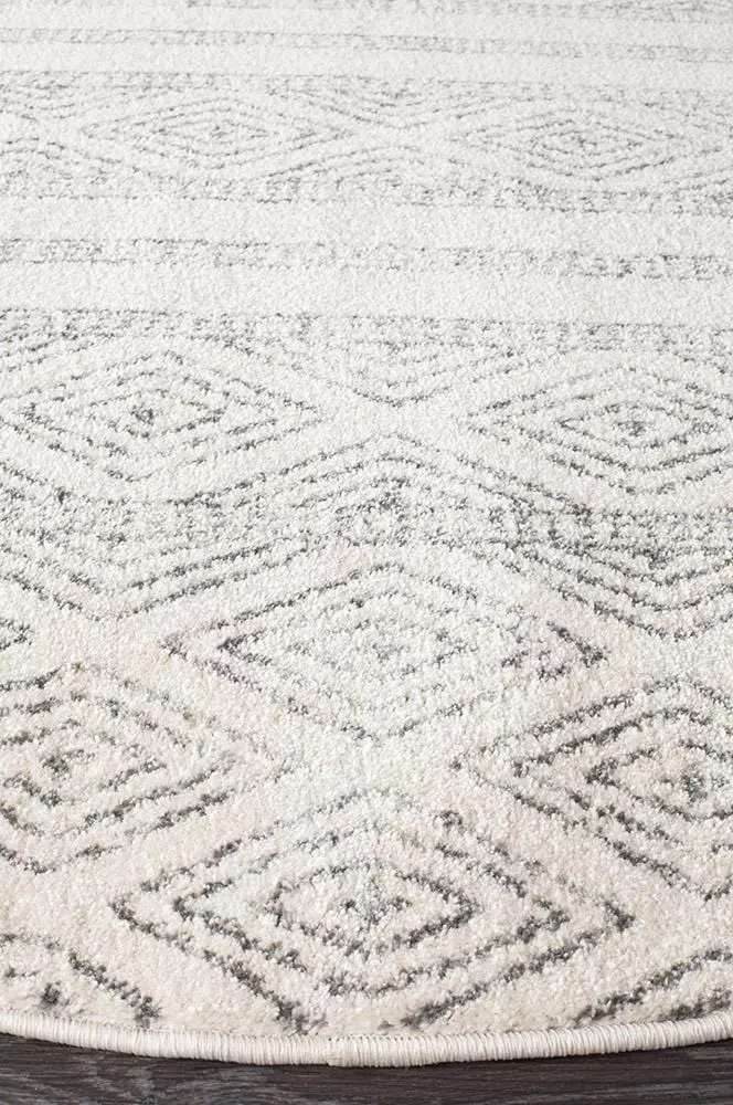 Oasis Salma White And Grey Tribal Round Rug - Image 4