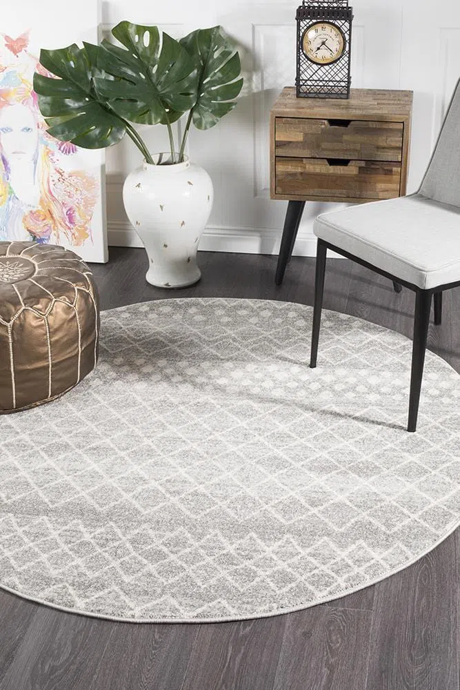 Oasis Selma Silver Tribal Round Rug - Image 3