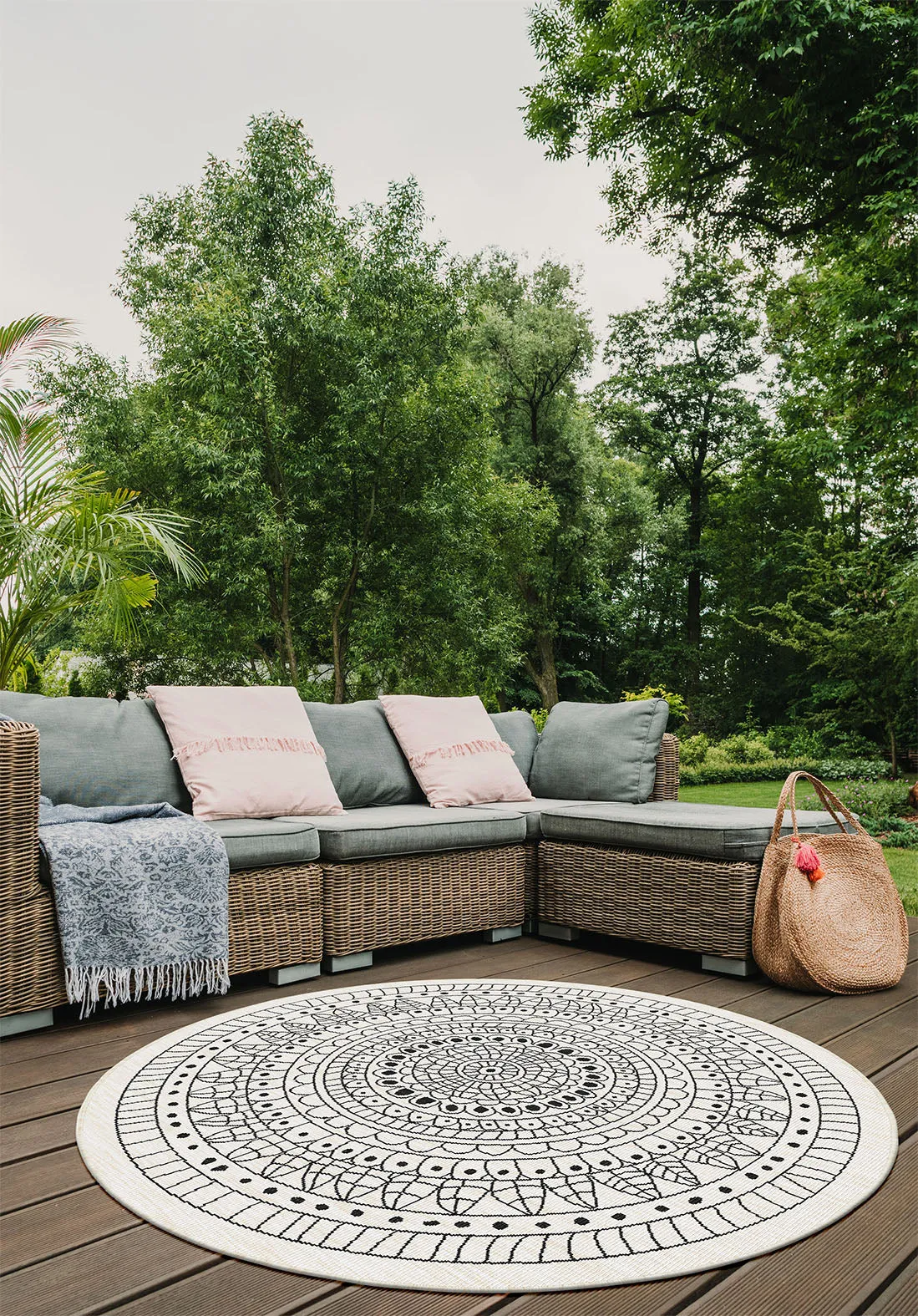 Terrazzo 39 Reversible Round Black - Image 4