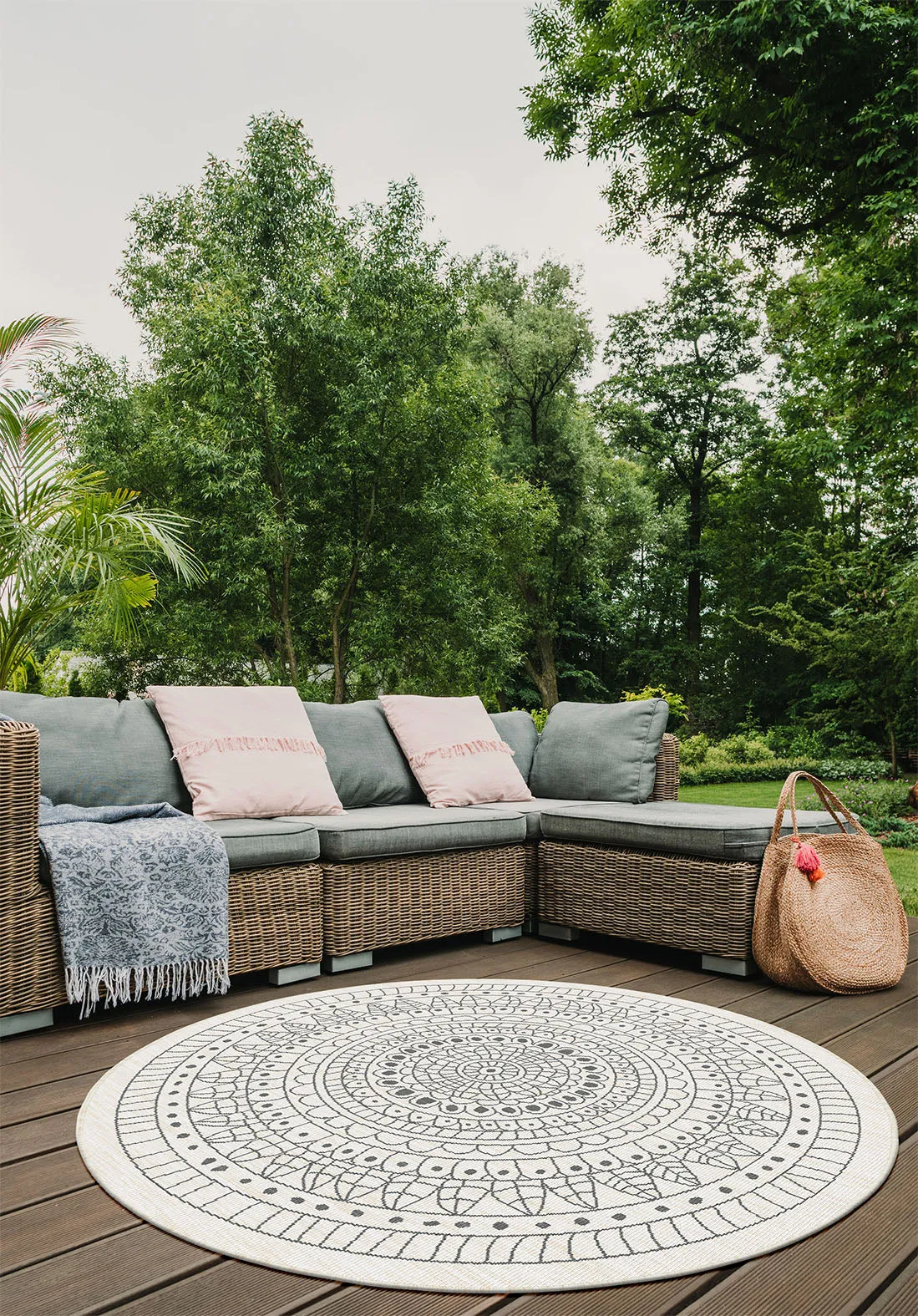 Terrazzo 39 Reversible Round Black - Image 5