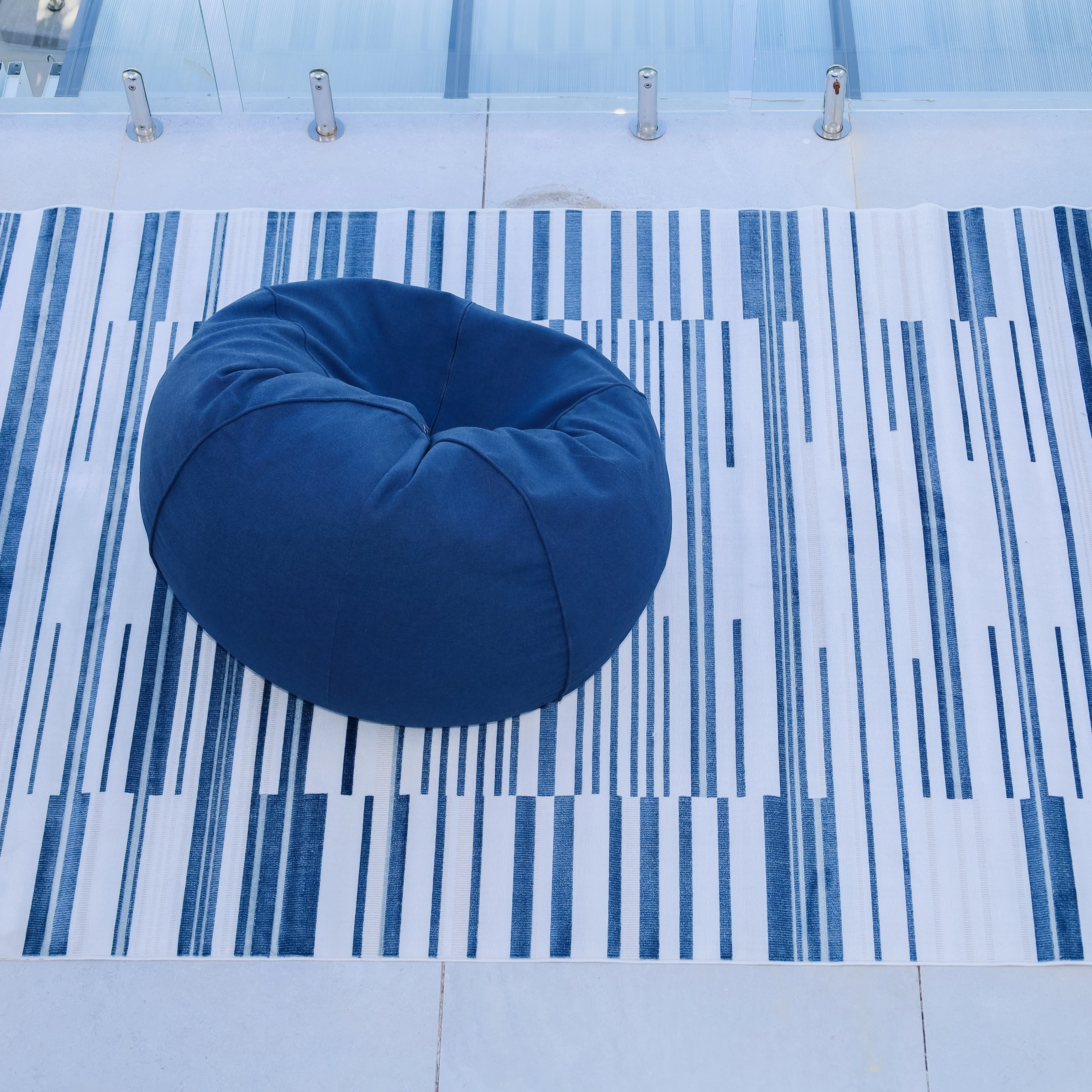 Yomi Navy and Cream Indoor Outdoor Rug - Image 8